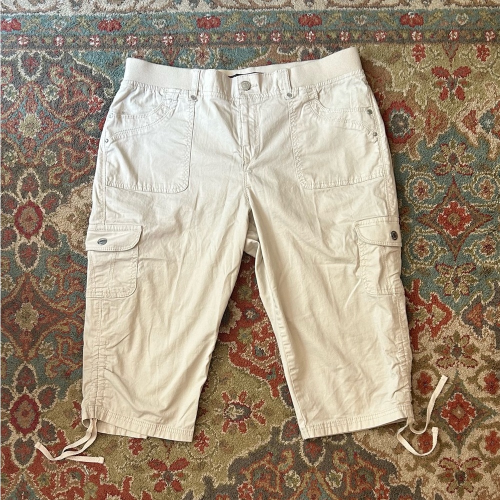 Gloria Vanderbilt Cream Capri Pants